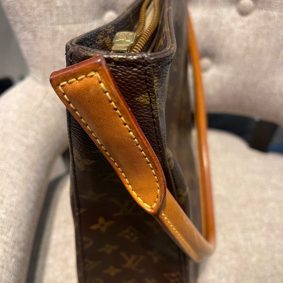 Louis Vuitton Looping GM Monogram Tote - Picture 3 of 9